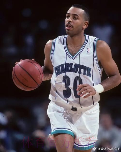 黄蜂队史得分榜:肯巴-沃克、戴尔-库里、迈尔斯-布里奇斯 黄蜂队史得分榜:肯巴-沃克、戴尔-库里、迈尔斯-布里奇斯